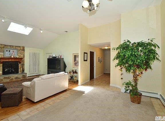 4th image of 26 McArthur Ln