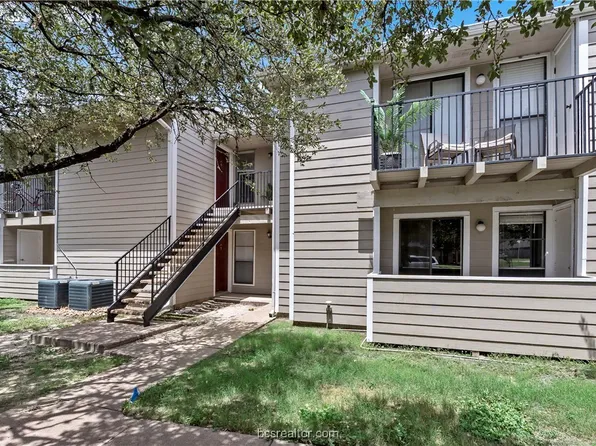 1901 Holleman Dr W APT 215, College Station, TX 77840