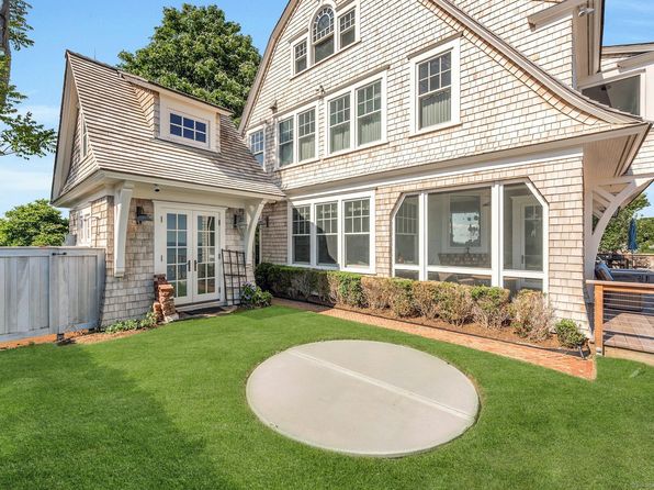 46 Compo Mill Cv, Westport, CT 06880