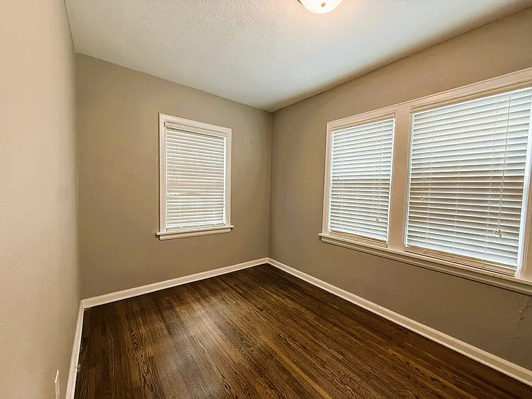 514 S Crestway St — Photo 9