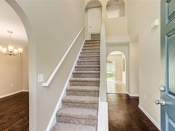 4th image of 31825 Parkdale Dr