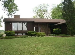 208 Lakeshore Rd, La Porte, IN 46350