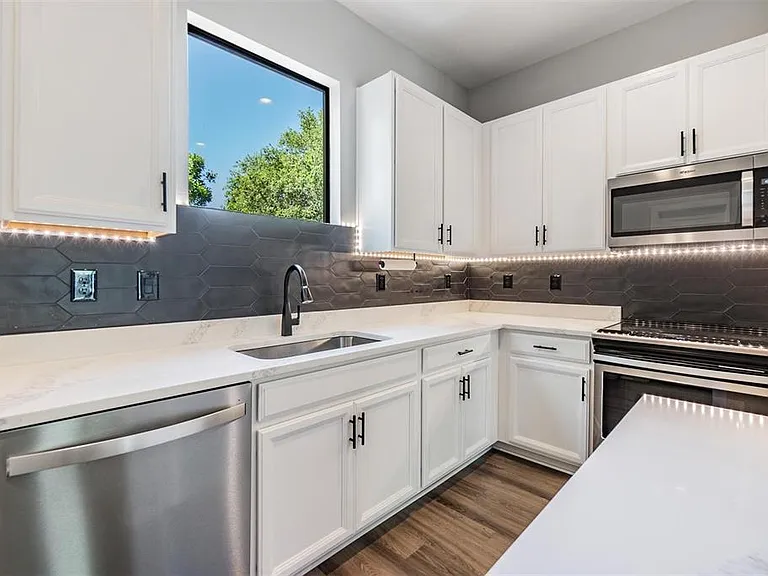 1302 W Carmen St #1 — Photo 11