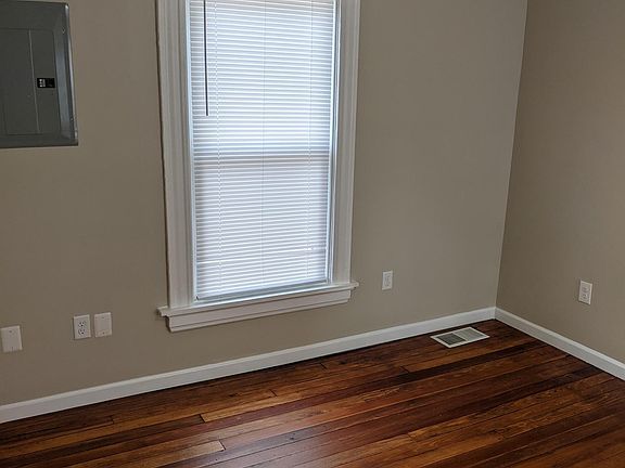 2nd image of 5621 Abbottsford Ave