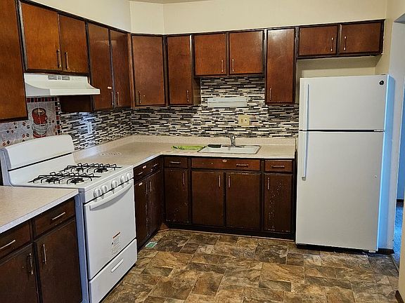 4th image of 2536 W Warnimont Ave #17439776