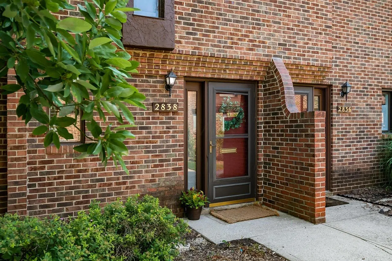 2 bed, 1054 sqft, $1,850 — Photo 1