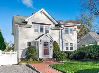 46 Highland Ct, Huntington, NY 11743