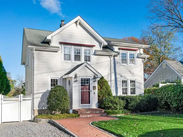 46 Highland Court, Huntington, NY 11743