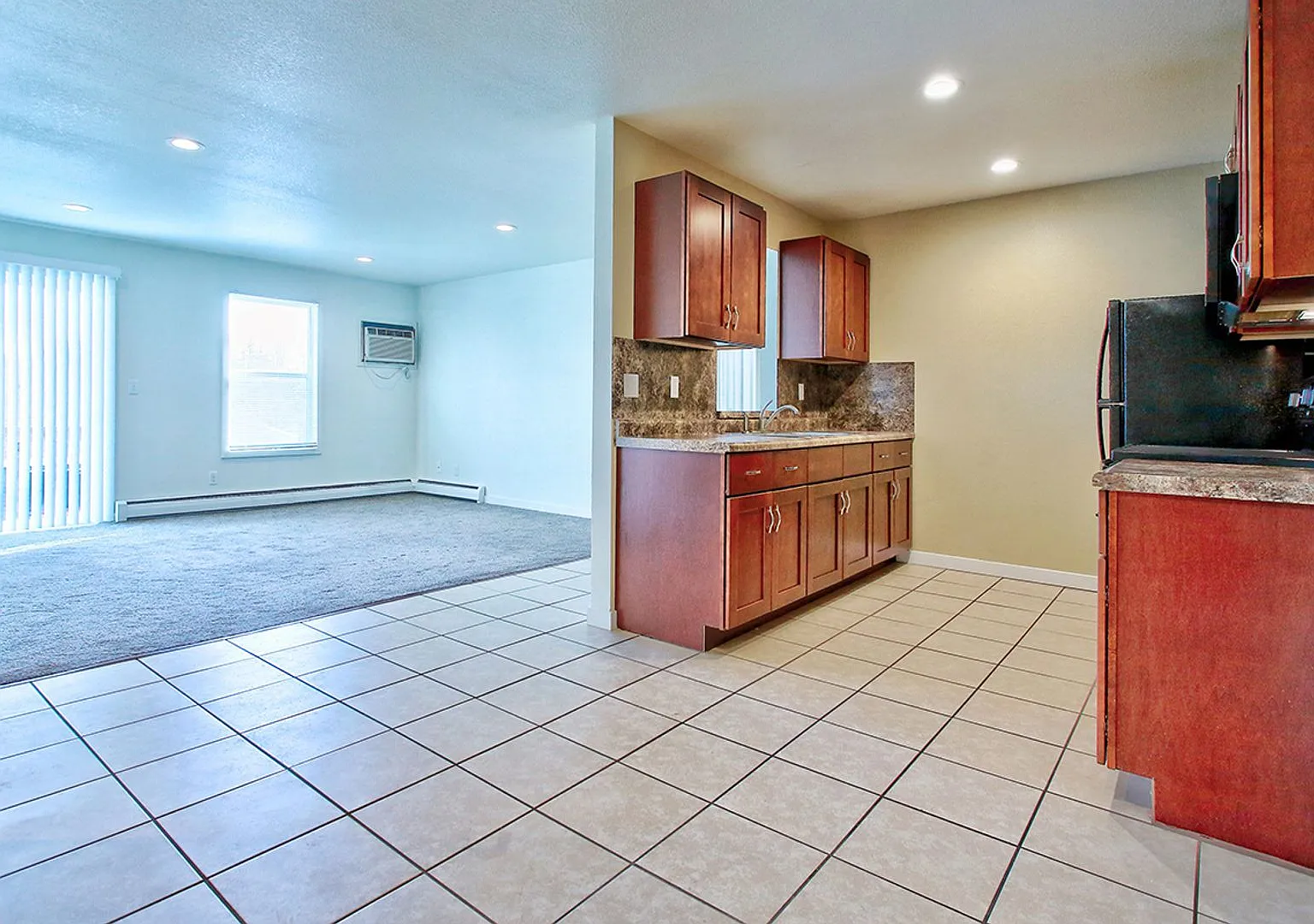 2 Bed - 1 Bath - Covered Parking - Deck — Photo 1