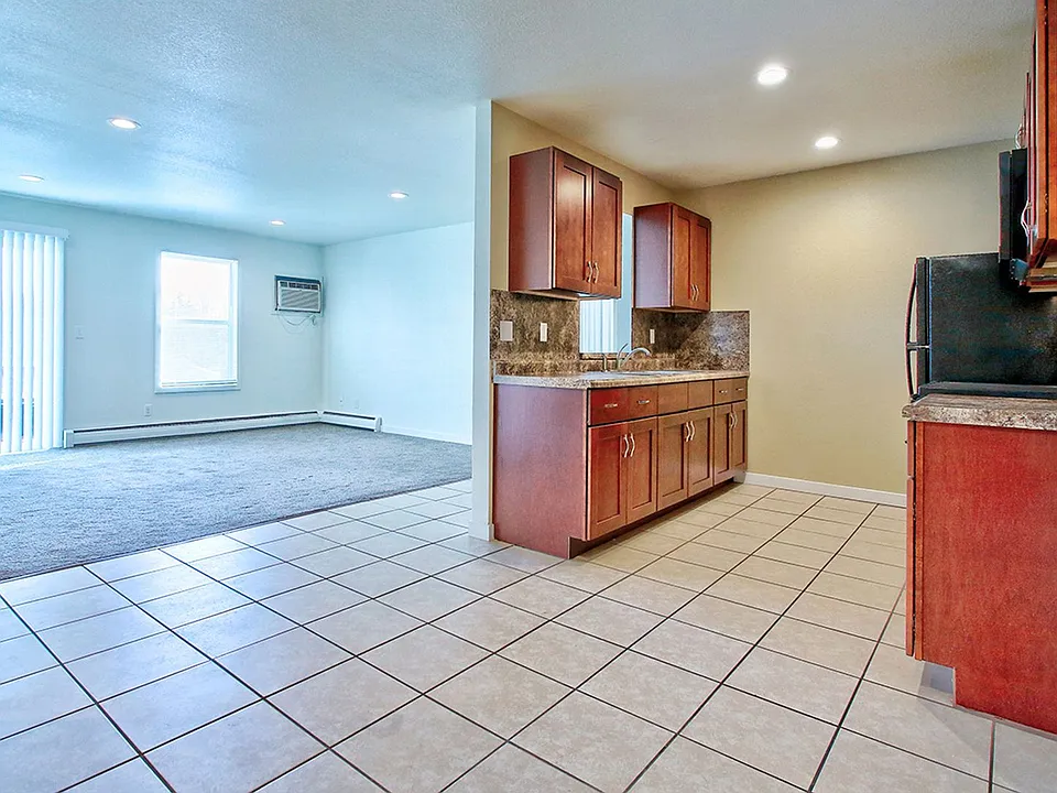 1028 Abbey Ct #8