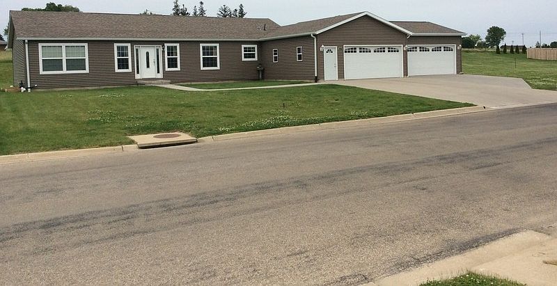 1st image of 207 M Ave