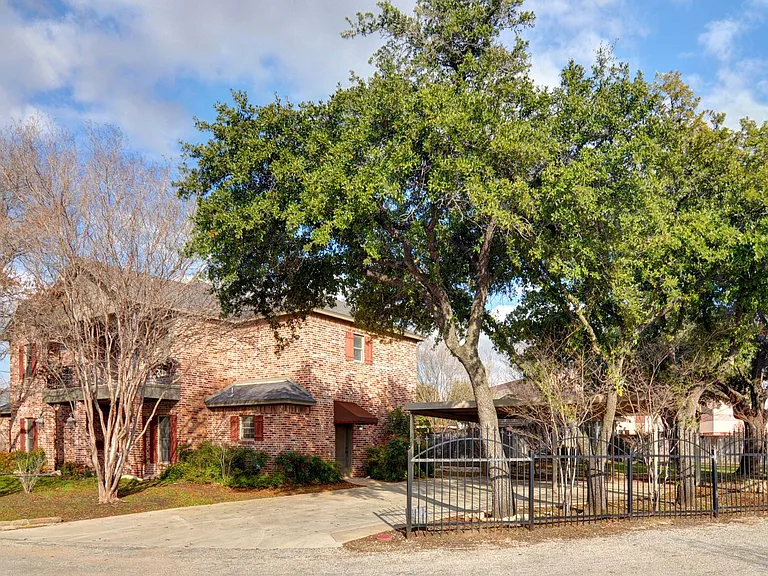 3407 Penticost St — Photo 4