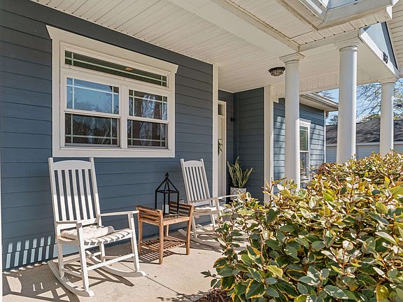 3rd image of 183 Carousel Cir