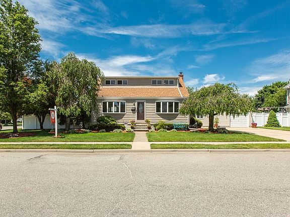 3rd image of 26 Garden Blvd