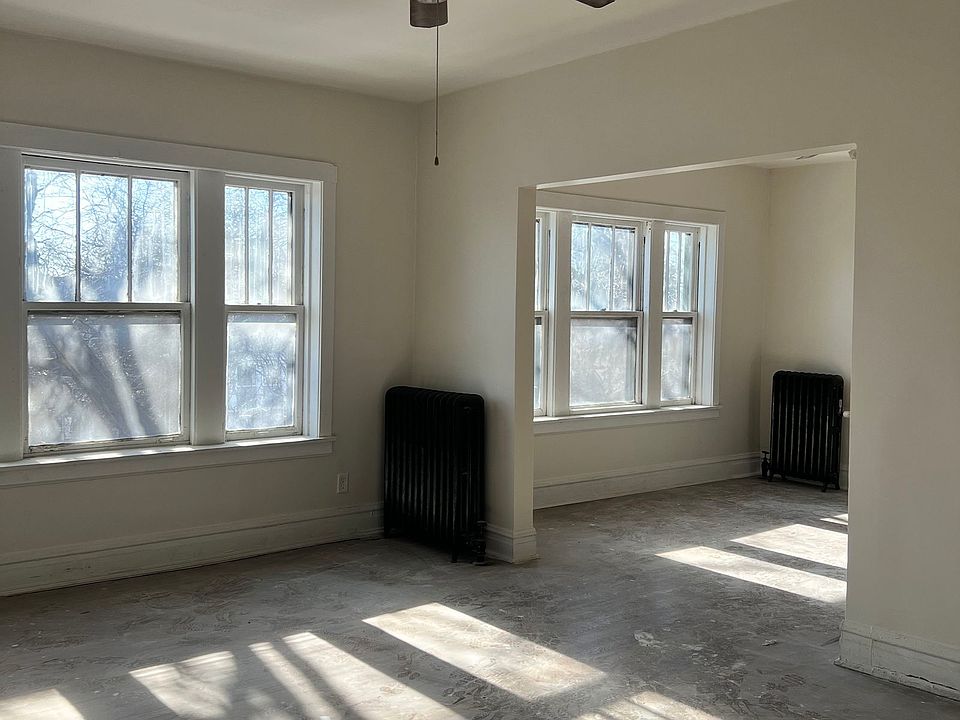 1st image of 4832 W Montrose Ave #3