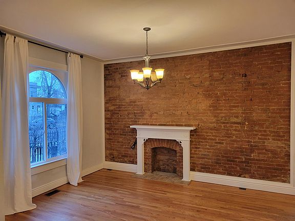 2nd image of 3042 N Franklin St