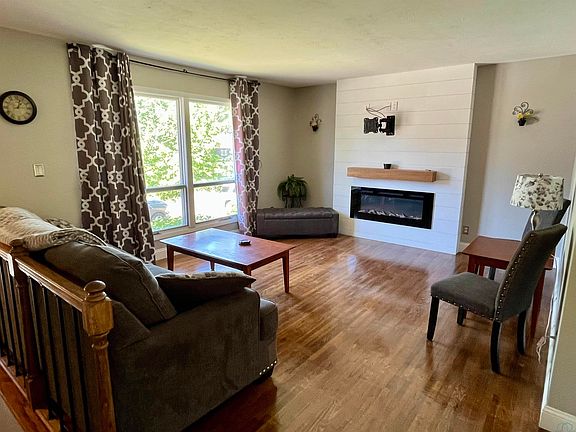 2nd image of 2608 Willow St