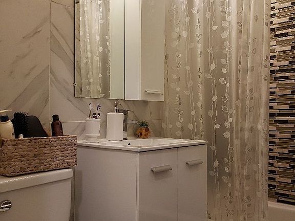 5th image of 465 E 7th St APT 5A