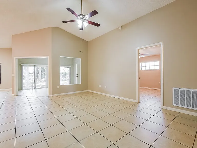 1629 Sunburst Way — Photo 4