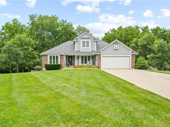 403 Sugarland Dr, Pleasant Hill, MO 64080