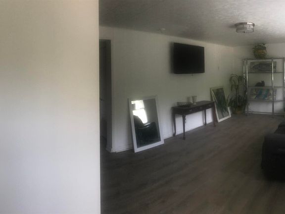 3rd image of 225 Baltimore Ave