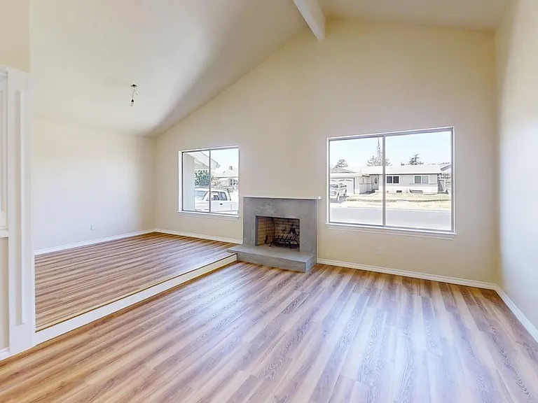 1108 Gumwood Ln — Photo 2