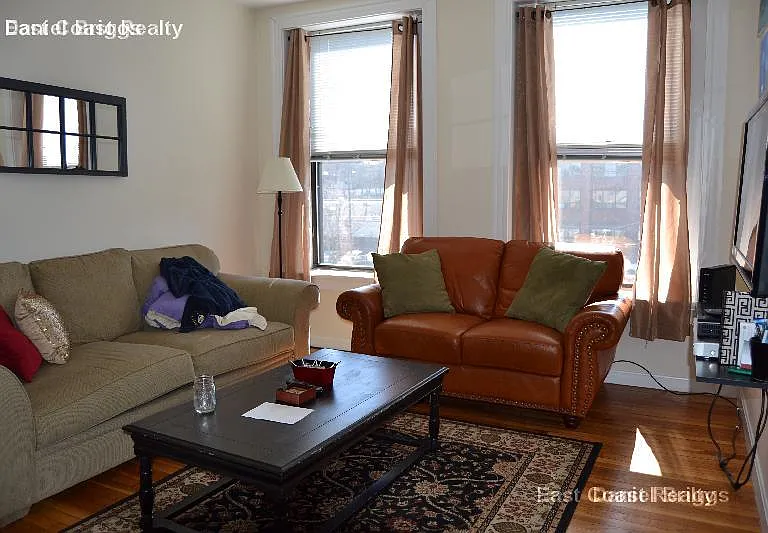1942 Beacon St #3 — Photo 2