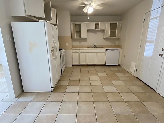 3rd image of 7426 Meadow Park Ave