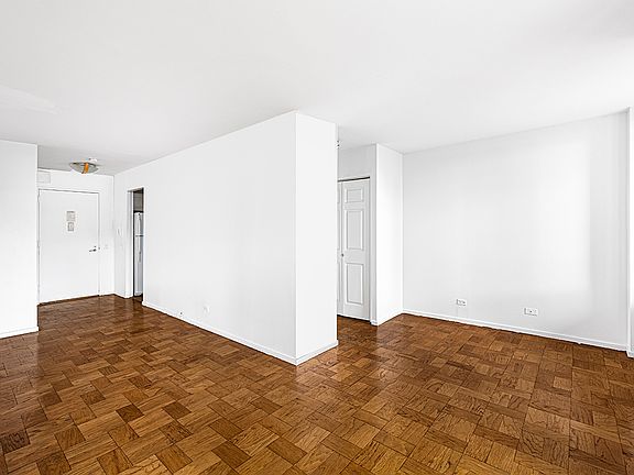 4th image of 311 E 38th St APT 14C