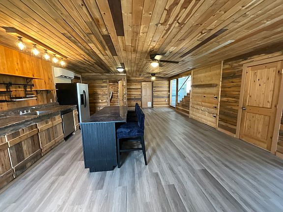 3rd image of 694 Holiday Village Dr