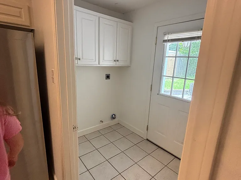 907 Arnold St — Photo 8