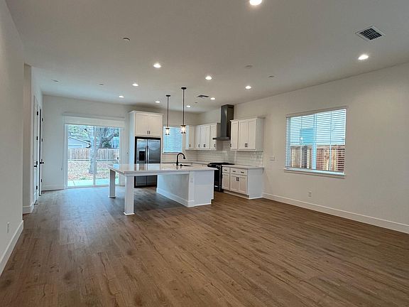 2nd image of 2327 5th Ave