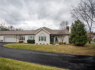 57 Stone Ridge Blvd, Hermitage, PA 16148