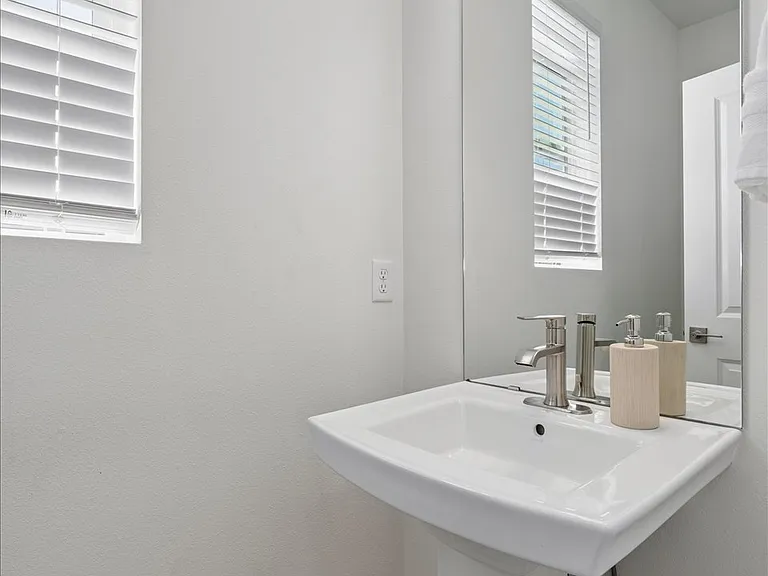 4840 88th Dr NE — Photo 33