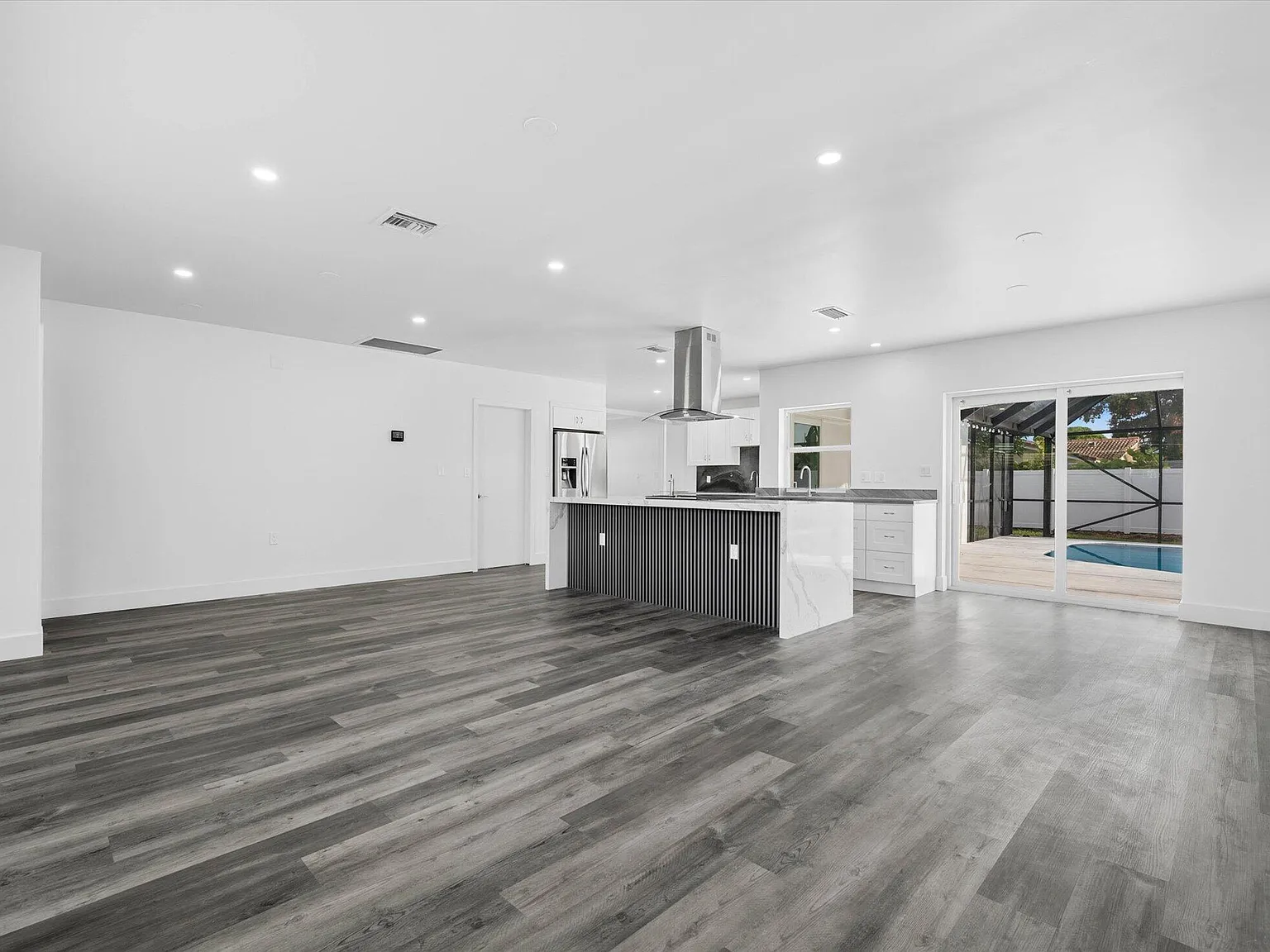 3 bed, 2.0 bath, 1812 sqft, $7,250 — Photo 2