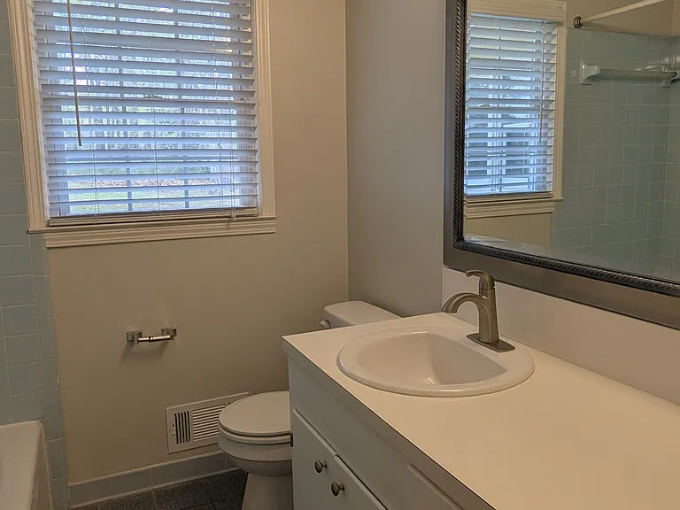 34 E Kenora Dr SW — Photo 22