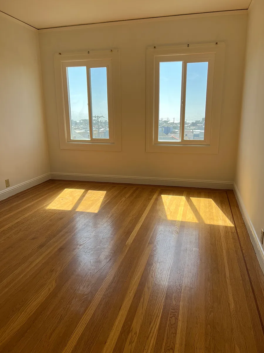 bed room with ocean view - 30th Ave
