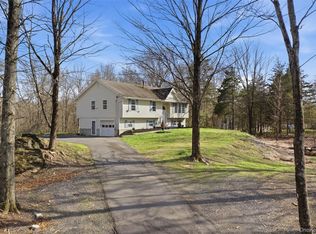 600 Twin Arch Rd, Rock Tavern, NY 12575