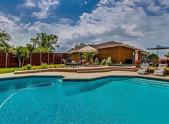 2nd image of 4805 Hetherington Dr