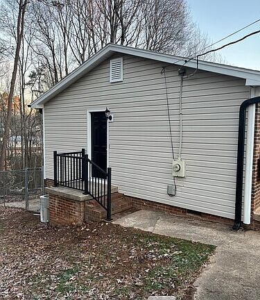 2nd image of 1305 Northwoods Dr