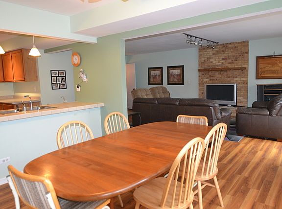 4th image of 320 Brookdale Dr APT A