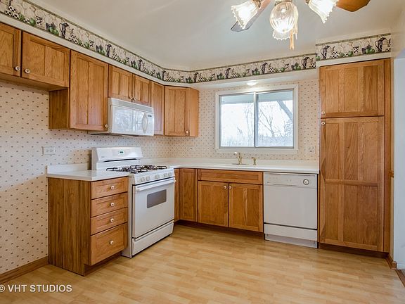 5th image of 346 N Winston Dr