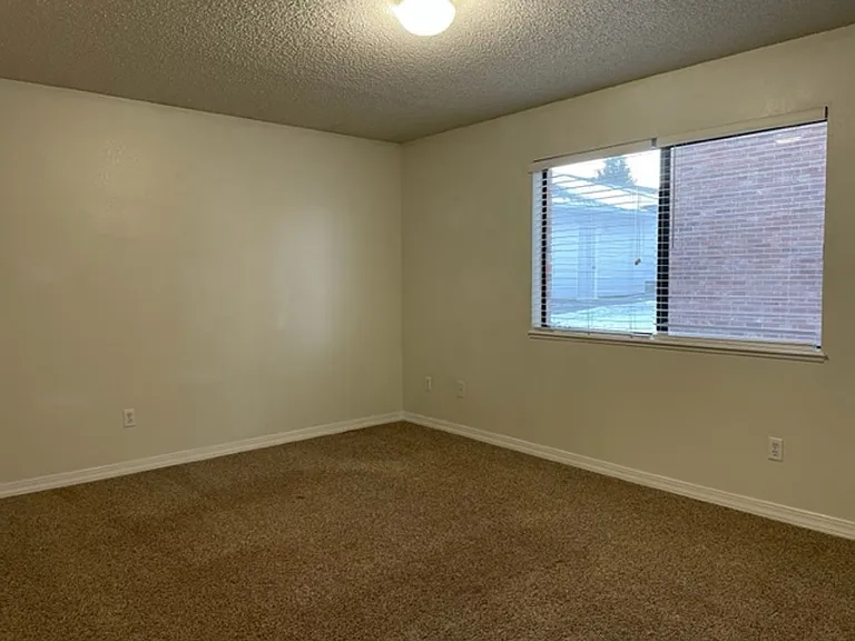 3219-21 Frontier St #23 — Photo 3
