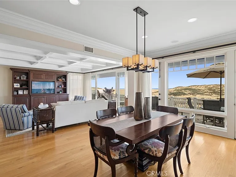 1550 E Oceanfront — Photo 10