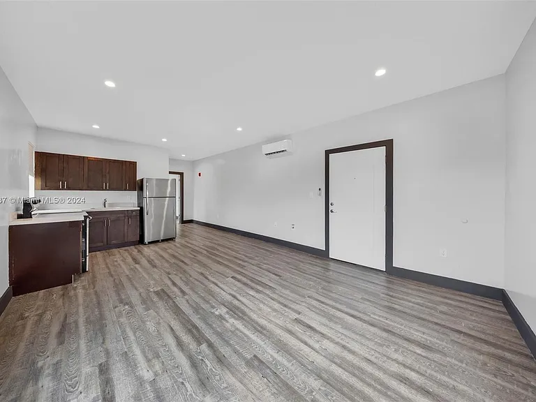 1020 SW 23rd Ave — Photo 8