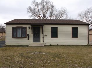 432 Singapore Ln, Carpentersville, IL