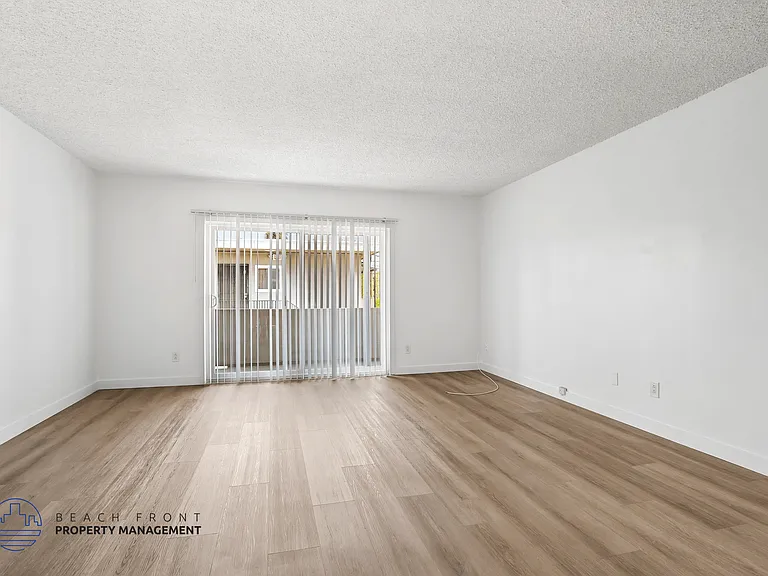 1458 Marine Ave — Photo 6