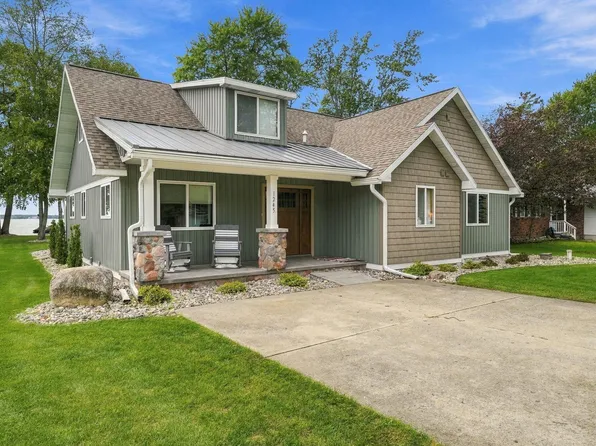 1245 Long Point Dr, Houghton Lake, MI 48629