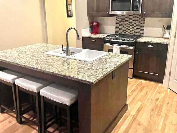 Kitchen breakfast bar