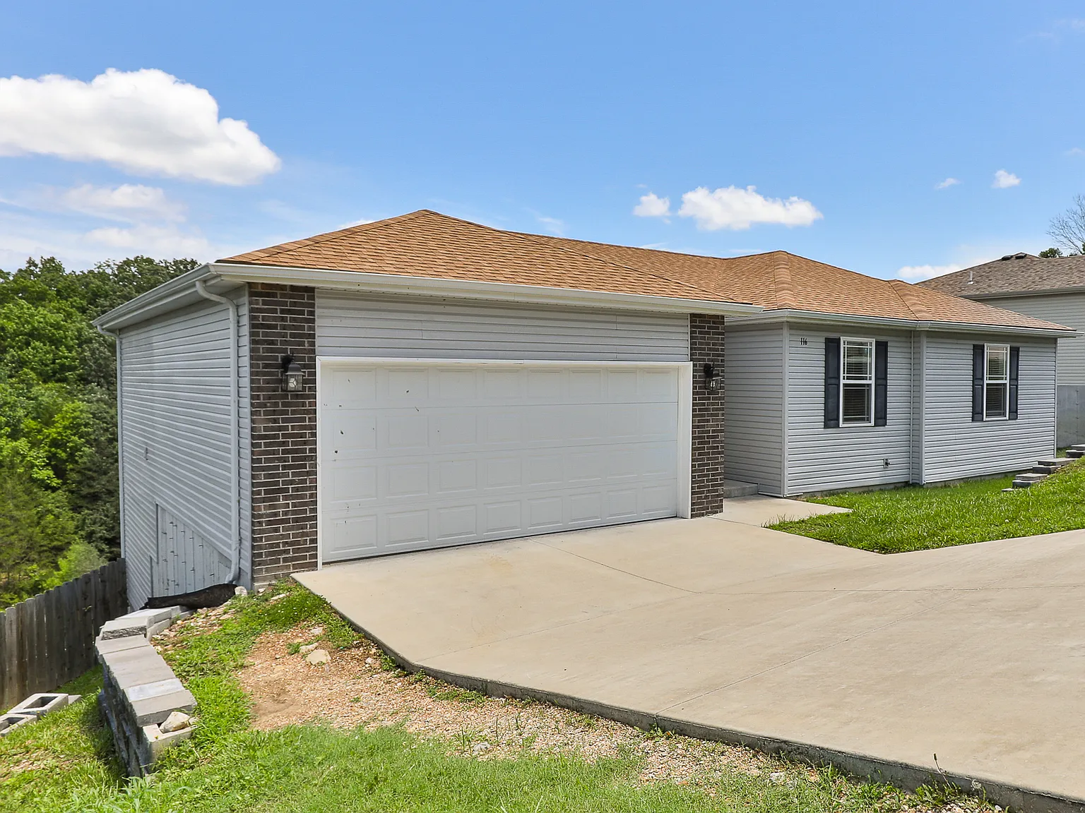 116 Whispering Meadows Pkwy — Photo 2